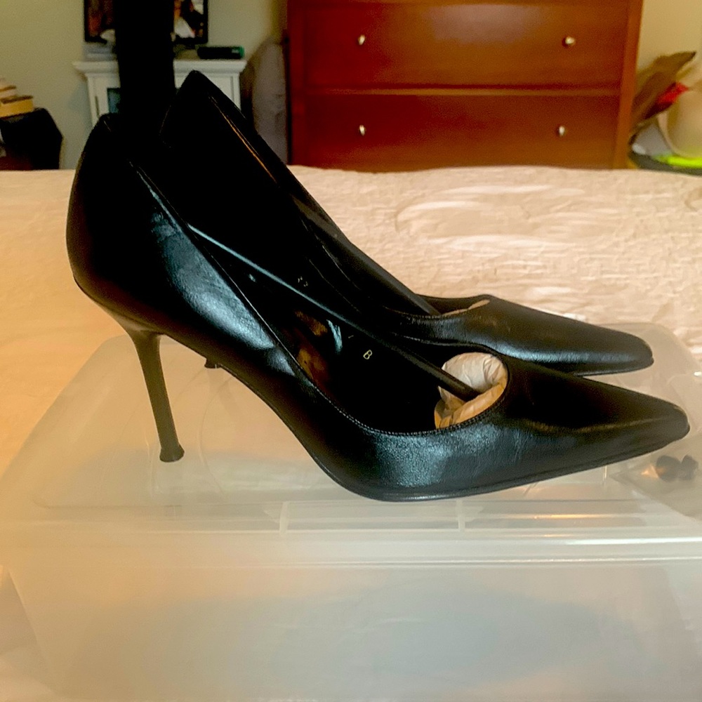 Black pumps, 4”heels perfect condition.